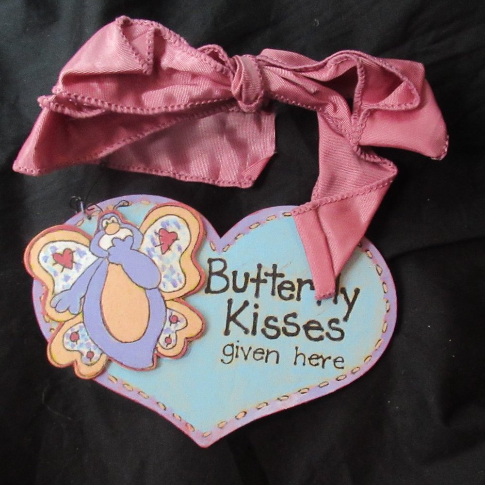NWT butterfly small sign with bow